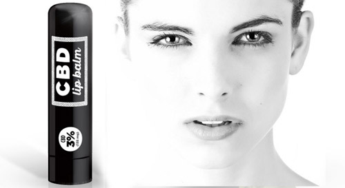 CBD Lip Balm 3% 4.5 гр на отлична цена от Pharma Hemp подхранва и защитава устните, за да са меки и здрави