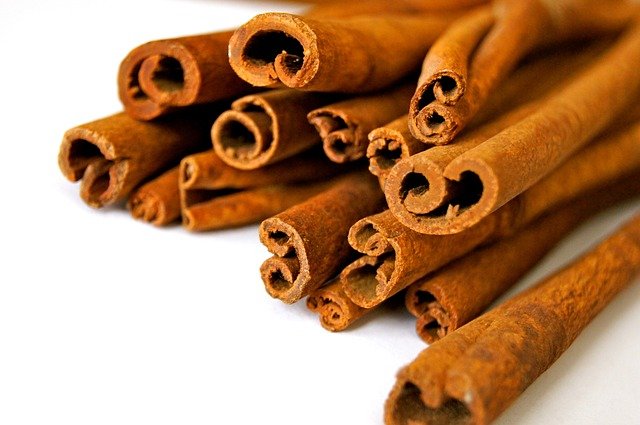 Cinnamon Oil 10 мл на топ цена от Bioherba има антисептични и дезинфекциращи свойства. 