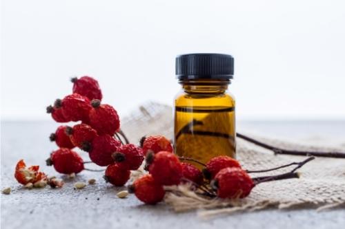 Масло от шипки с етерично масло от лавандула намалява стреса и помага срещу стрии, целулит, алергии, акне