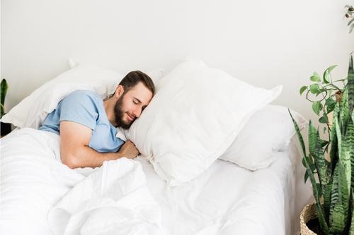 Капки с хмел, пасифлора и жълт кантарион при безсъние заради тревожност, стрес, безпокойство.