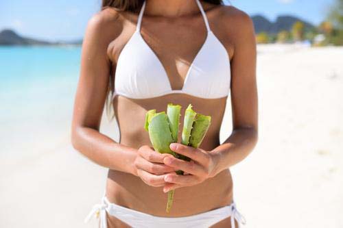 Aloe Vera Gel 250 мл на достъпна цена от Vitabay успокоява кожата след слънчево изгаряне