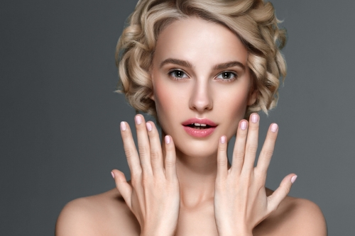 Витамикс за Коса Кожа и Нокти 30 капсули е натурален продукт за здрава коса.